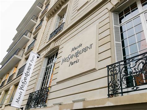 musée y saint laurent.